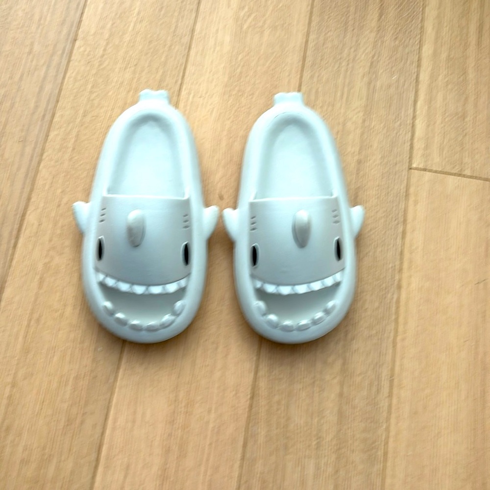 Cloudies Kids Gray Shark Slip-On Sandals